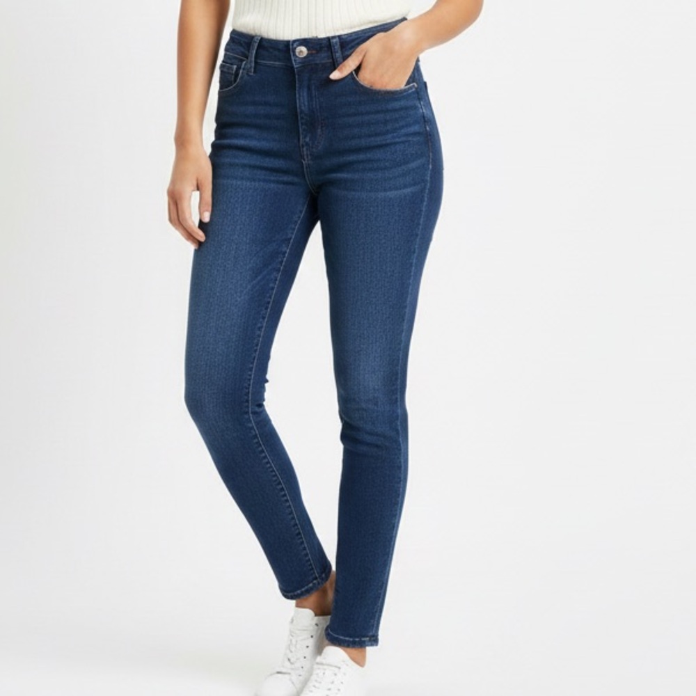 GUESS Women’s High-Rise Skinny Jeans in Dark Wash Size 26